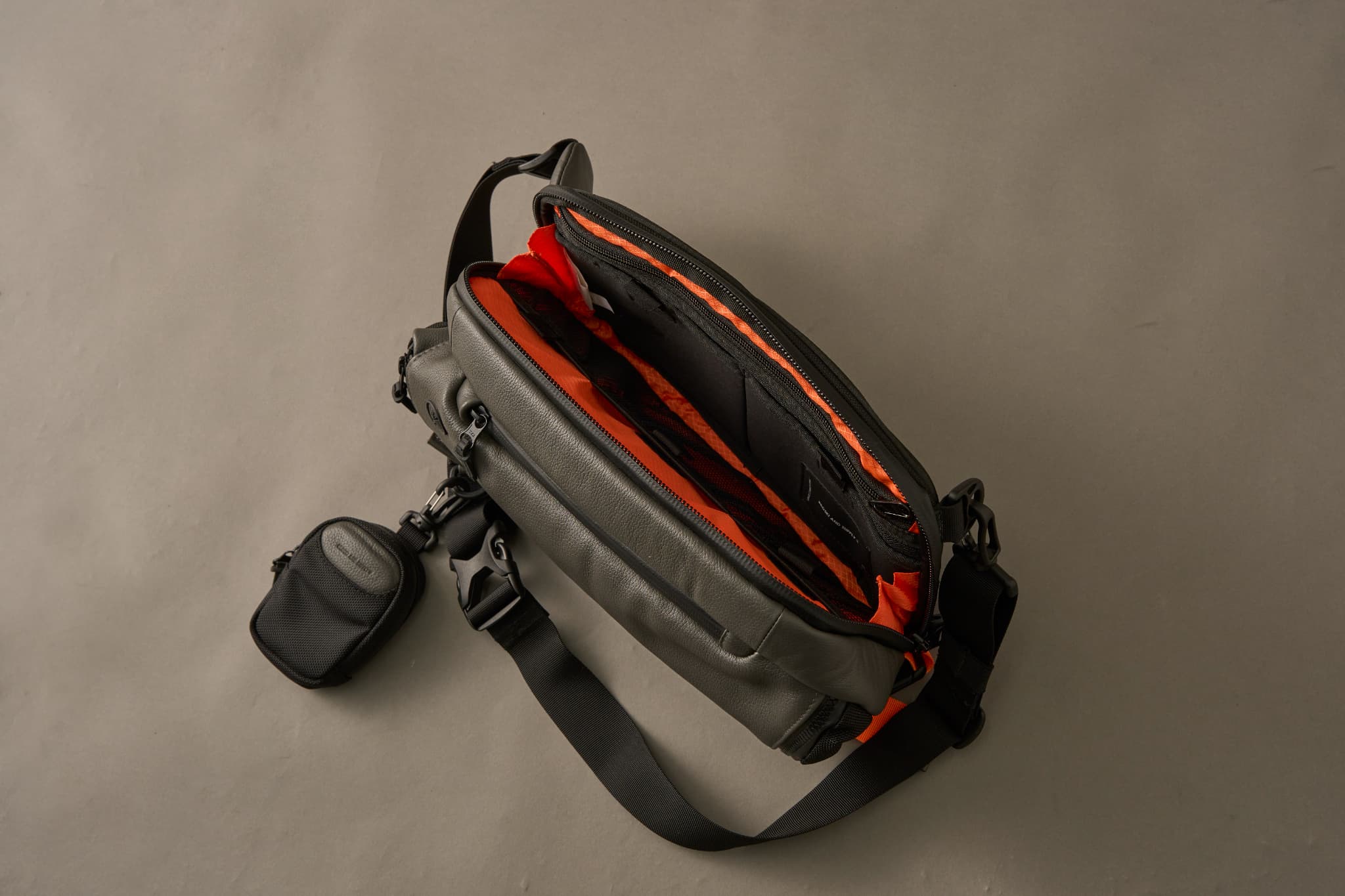 Adjust sling multi bag (BLACK×ORANGE)