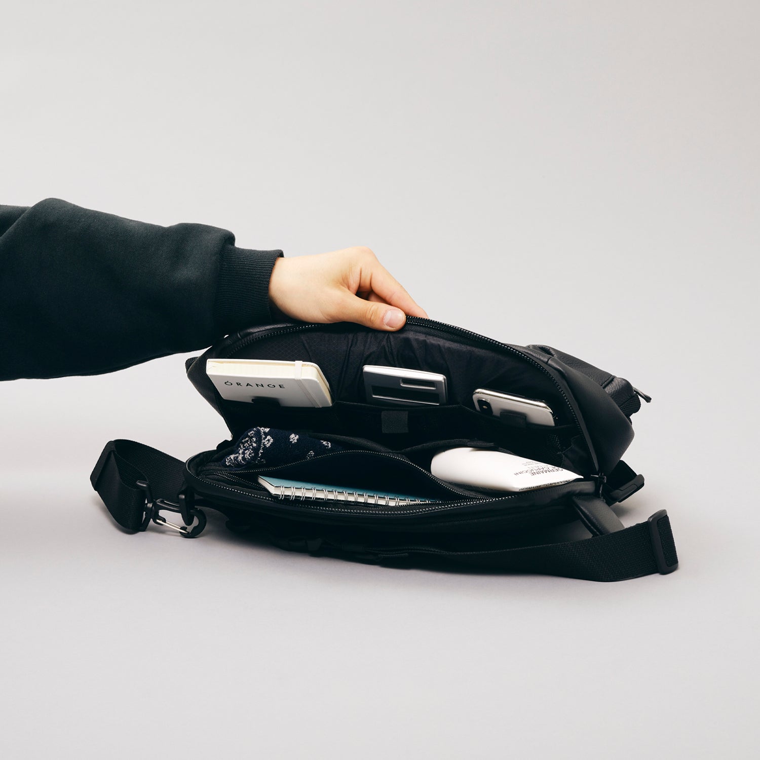 Adjust sling multi bag (BLACK×ORANGE)