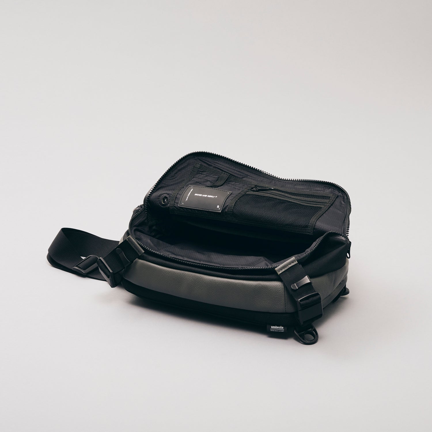 Adjust sling multi bag (BLACK×ORANGE)