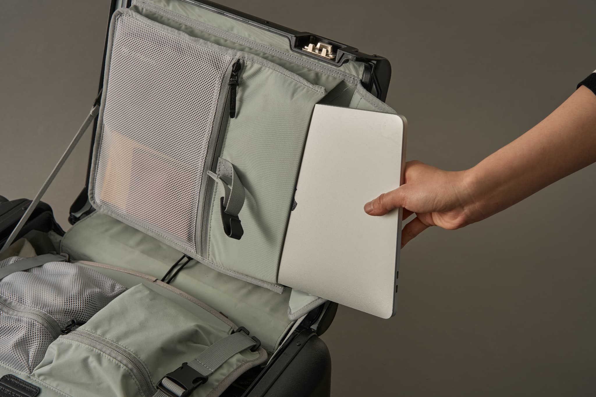 Solstice Carry-on 22
